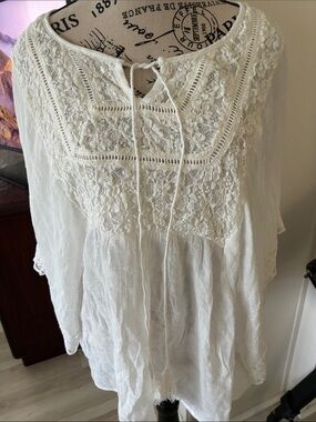 G Collection Women's White Lace Peasant Top with Tie Neck XL Good condition